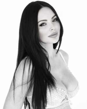 Emelina Adams Instagram - Color or black and white? 🦋 📸: @gregorio