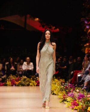 Emelina Adams Instagram - I had such an incredible time in Mexico City and such an honor to walk in the Spring/ Summer Guess fashion show 🌸 A huge thank you to @guessmexico @guess team & @paulmarciano for believing in me & giving me this opportunity! ✨ I am so grateful for my #GuessFamily and the opportunities to grow with such an amazing company and brand I’ve always wanted to work with. Such a dream come true for me and an unforgettable experience. Thank you so much for having me ❤️❤️❤️❤️🙏🏻🙏🏻✨💋

#guess #guessgirl #marciano #marcianomoment #guessmexico