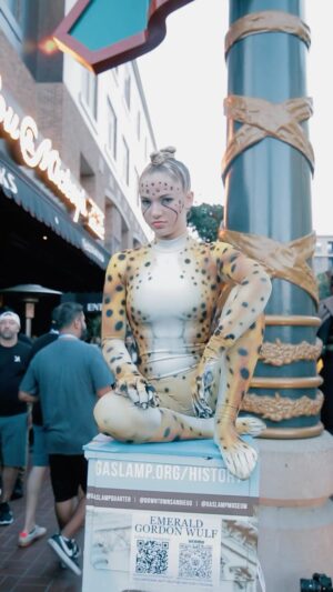 Emerald Gordon Wulf Instagram - Comic-Con 2023 was a blast! Huge thank you to @shapeshifterzco for the awesome costume and @goodlifefrankiefilms for capturing the fun! @comic_con #cosplay #contortion #contortionist #flexible #flexibility #superhero #villain #dc #dccomics #marvel #marvelcomics @dcofficial #wonderwoman #cosplayer #cosplaygirl