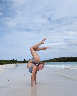 Emerald Gordon Wulf Instagram - I’ve had the best time in paradise! 🌴🌊👙⛱️🏝️☀️
I love Puerto Rico and it had been five years since I’ve visited! My grandparents own a vacation property on the island of Vieques. If you’re ever looking for a trip to paradise, let me know! Where do you like going on vacation? #contortion #flexible #flexibility #contortionist #beach #beachlife #vacation #summer #summertime