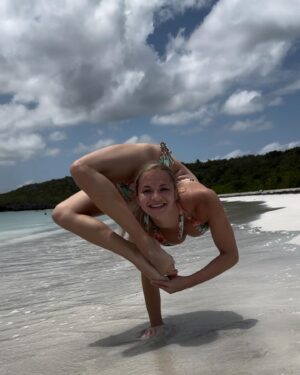 Emerald Gordon Wulf Instagram - I’ve had the best time in paradise! 🌴🌊👙⛱️🏝️☀️
I love Puerto Rico and it had been five years since I’ve visited! My grandparents own a vacation property on the island of Vieques. If you’re ever looking for a trip to paradise, let me know! Where do you like going on vacation? #contortion #flexible #flexibility #contortionist #beach #beachlife #vacation #summer #summertime