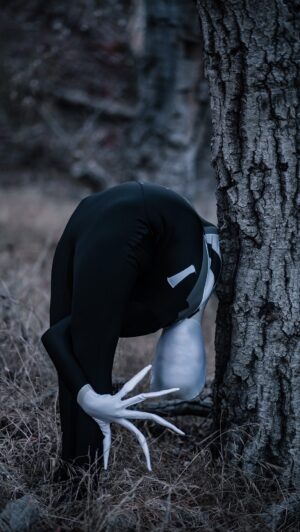 Emerald Gordon Wulf Instagram - I can’t believe it’s almost Halloween! What are you going to be for Halloween this year? 
Photos by @kalialexsis 
#halloween #halloweencostume #scary #scarymovie #creepy #creepypasta #slenderman #badguy #nightmare #haunted #contortion #contortionist #dancephotography