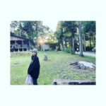Emi Takei Instagram - @loin.official のゆったりニットのカーディガン。 お袖のたっぷり感が可愛いのです。 自然に行くときはとことんリラックスモードで。 あっというまに12月がもうすぐそこまで👋
