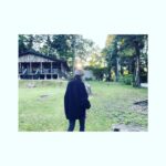 Emi Takei Instagram - @loin.official のゆったりニットのカーディガン。 お袖のたっぷり感が可愛いのです。 自然に行くときはとことんリラックスモードで。 あっというまに12月がもうすぐそこまで👋