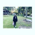 Emi Takei Instagram - @loin.official のゆったりニットのカーディガン。 お袖のたっぷり感が可愛いのです。 自然に行くときはとことんリラックスモードで。 あっというまに12月がもうすぐそこまで👋