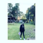 Emi Takei Instagram - @loin.official のゆったりニットのカーディガン。 お袖のたっぷり感が可愛いのです。 自然に行くときはとことんリラックスモードで。 あっというまに12月がもうすぐそこまで👋