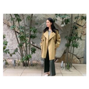 Emi Takei Instagram - 日がだんだん長くなって

はやめの夜ごはんが

心地良い･･･🌿

トレンチが着れる一瞬の時期☺️
あまりブランドにこだわりは無くて
好きなものを選ぶけど
今季はよく #KHAITE に目がいく。
袖を通すとディテールの良さと着心地の良さ🌿