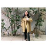 Emi Takei Instagram - 日がだんだん長くなって はやめの夜ごはんが 心地良い･･･🌿 トレンチが着れる一瞬の時期☺️ あまりブランドにこだわりは無くて 好きなものを選ぶけど 今季はよく #KHAITE に目がいく。 袖を通すとディテールの良さと着心地の良さ🌿