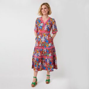 Emilia Fox Instagram - Am absolutely thrilled and honoured to have been asked by Marielle to do a collaboration collection with @wyselondon . It feels like a joyous celebration of our friendship and shared belief in wearing clothes that are stylish, expressive and fun. I always feel at my best when I wear Wyse, both for work and in everyday life, and I so hope that anyone who wears anything from the collection feels the same too! 💗🌸🌺🌼💗🌸🌺🌼🌸🌺💗🌼🌸💗🌼🌺💗#wyse #wyselondon #collaboration #friendship #joy #pinktrousersuit #floralfrocks #flowerpower #golddress #shimmer