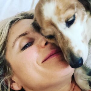 Emilia Fox Instagram - Hello Dolly! Yes, I 💗 you too! #morningwakeupcall #theycallitpuppylove🐶 #sundaymorning #noplacelikehome