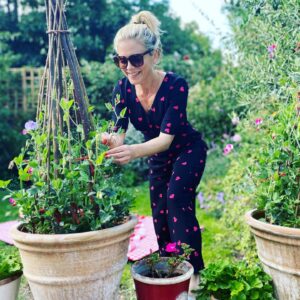 Emilia Fox Instagram - Perfect day for a bit of hearty gardening! ❤️💗❤️💗 I have had home grown, jam jars full of sweet peas every day which smell so delicious, look dreamy on the kitchen table and make me so happy. I am love, love, lovin’ my new ❤️ jumpsuit from @nobodyschild too. I saw it and couldn’t resist a post lockdown treat! #summerdays #holidayathome #hearts #sweetpeas #jumpsuit #homesweethome