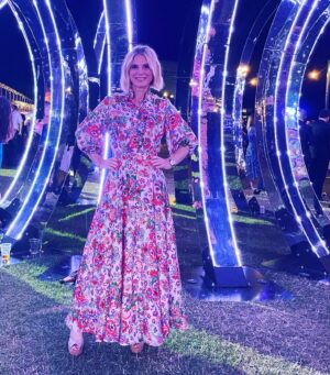 Emilia Fox Instagram - Wowdi! What a night with Audi! 
Thank you to @audiukpress for such a great night out at #audixhenley 
The best dancing and atmosphere with @Ministryofsound 
Fantastic fireworks 
The most delicious Italian supper made by @Theo.Randall  Brilliant comedy by @rorybremner1 
And ending the night with beautiful music from @Jacksavoretti
#SaturdayNightFever 💃🏻🕺🏻

👗 @clairemischevani
💄 @clareturnermua 
🚘 @AudiUk