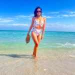 Emilia Ceballos Instagram - Solo amor en todo lo que esté cerca de mi ! Viva el #regue Viva el #amor Viva #vida Homenaje al más grande exponente @bobmarley Al lado de mi amor infinito para vos @rodrigo_jerez I love #miami 🇺🇸 Amo la ultima foto!❤️❤️❤️❤️ @miami._.vibes._ Pd : la gorra 🧢 mas hermosa 🤩 por @luisceballosoficial #natural #esloquehay