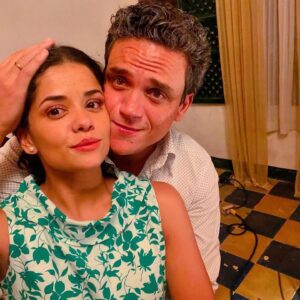 Emilia Ceballos Instagram - Mi gente hermosa de Panamá 🇵🇦 
Muy pronto llegará a ustedes esta sonrisa 😊 y estos dos Grandes artistas que me acompañaron en toda la historia de @leandrodiaznew con mi personaje de #clementina 

@johanriverazumaque y @silvestredangond los quiero mucho !

Pronto por @telemetro 
@novelastelemetro 

La niña #clementina 
#leandrodiaz #panamá #series