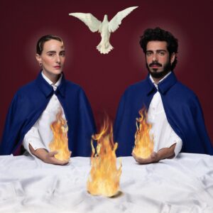 Emilia Lazo Instagram - Os presentamos la portada de nuestro primer single ALMA VIEJA. 

Gracias @marcolaborda  por generar el conjuro y la alquimia para que esta nueva música cobrara vida en 5 obras que iremos desvelando poco poco. 
Y al maravilloso equipo que hace esto posible🤍
 
PRE-SAVE en el link de nuestra biografía💌

Este miércoles 20 la podréis ver y escuchar❤️‍🔥

Artistic Direction & Photography: @marcolaborda
Digital Retouch: @andres_martistudio
Photo Assistant: @hector.s.aguado
MUAH: @alex.gancedo_ 
Studio: @lainfamestudio
Styling: @goneabad 
Special thanks to: @capas_sesena