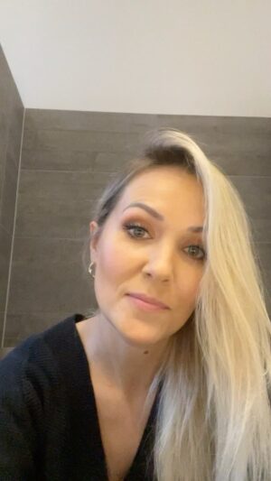 Emilie Ullerup Instagram - Before you go, test. Do it with me! (Also my first time doing a speed video and it cut out part of my test. Couldn’t exactly “pretend” test for you as a re-do 😭) #happynewyear #besafe