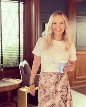 Emilie Ullerup Instagram - It’s Friday. @officialmeghanory said smile. But that was on a Thursday. #doesntfeellikework