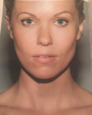Emilie Ullerup Instagram - Hey Danmark! @politiken og deres blad Gisele har interviewet mig og artiklen er i dagens tillæg 🇩🇰🤍 min mormor siger hun er tilfreds og så behøver man vel ikke mere. Hvis du ikke får avisen kan du måske stadig nå at skaffe den inden dagen er omme 🥰 løb! #politiken #gisele #danmark #skuespiller #oldschoolprinting 📸: @kylecassie & @ricardo.hubbs.photo