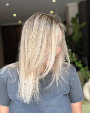 Emilie Ullerup Instagram - Ok København! New color genius in his very own brand new salon @leef.cph 👏🏼🦄🫶🏼 #doit