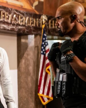 Emily Alabi Instagram - Shaken up but determined to do whatever it takes 💪🏽

Tune in tonight! 💥 @swatcbs on @cbstv 

🎬 Cherie Dvorak
✍️ @sarahaldersonauthor 
📸 @davinophotostudio 

#swat #cbs