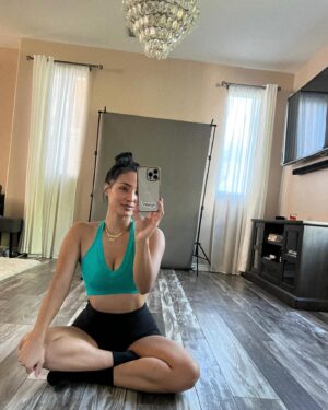 Emily Alabi Instagram - 🌹

-🤳🏽 of the latest project 🙏🏽
(Truly will inspire & touch the 🌎)
-TC and Mahina moments 
(Then to now ☺️💃🏽🕺🏿)
-Shenandoah on Joe Pickett
(They had an artist come in & paint that mural 🎨😲)
-Self care 🌱
(Prioritizing health & fitness daily)

Your #purpose is not the thing you do. It is the thing that happens in others when you do what you do. ❤️