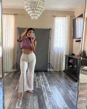 Emily Alabi Instagram - The daily process is not about chasing perfection; it’s about rising every day from wherever you find yourself and becoming better, doing better, from that place.

Like @iammiketodd says, “I’m not where I wanna be, but I’m not where I used to be.”

I’m ALL IN 🙌🏽
I hope you are too 🫶🏽

#vision #focus #intention #action #transformation