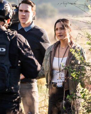 Emily Alabi Instagram - Meet Olivia Navarro 👋🏽🔍📰

Tomorrow night on CBS @cbstv tune in for a brand new episode of S.W.A.T. @swatcbs 💥🎬

Grateful for every experience and for every beautiful person I get to meet and connect with on my journey. It’s all in alignment, gracias a Dios. ✨ A huge THANK YOU to the entire S.W.A.T. family @swatwriters and to my team Michelle, Ro, Steven, and Jen. My heart is full ❤️

Tune in and get ready for the ride, let’s goooo!

📸 @davinophotostudio 
🎬 @tengstagram 
✍️ @ameliasims 

#swat #swatcbs #cbs