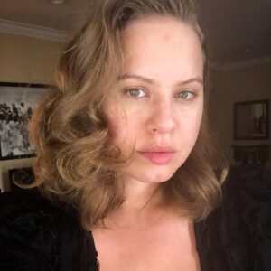 Emily Althaus Instagram - Nobody asked for this. But here we are. A digital photo of my face. Can you believe it. #spongerollers