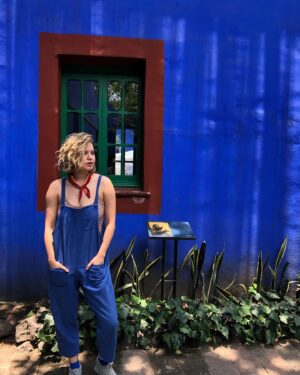 Emily Althaus Instagram - Messed around and wore the same thing as this building. And by “this building” i mean Frida Kahlo’s home, and winner of this particular “who wore it best” contest. #cdmx #kahlo #inblue 🧵