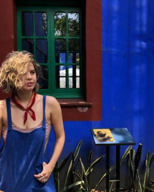 Emily Althaus Instagram - Messed around and wore the same thing as this building. And by “this building” i mean Frida Kahlo’s home, and winner of this particular “who wore it best” contest. #cdmx #kahlo #inblue 🧵