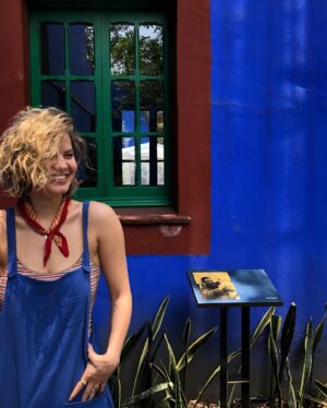 Emily Althaus Instagram - Messed around and wore the same thing as this building. And by “this building” i mean Frida Kahlo’s home, and winner of this particular “who wore it best” contest. #cdmx #kahlo #inblue 🧵