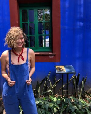Emily Althaus Instagram - Messed around and wore the same thing as this building. And by “this building” i mean Frida Kahlo’s home, and winner of this particular “who wore it best” contest. #cdmx #kahlo #inblue 🧵