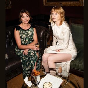 Emily Beecham Instagram - @nationalgallery @burberry what an amazing evening thank you!😘 Styling: @rosefordestudio 🖤wearing @jw_anderson 🤍 and the hunky hughskinner @drbarbarasturm