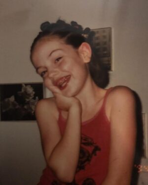 Emily Meade Instagram - 25 years of outfit repeating strong. 

@sasquatchsunset