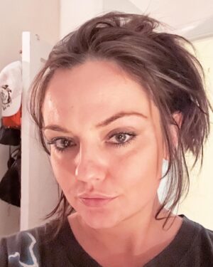 Emily Meade Instagram - Today I turn 35 years old, which is so weird because I'm only 19.
Here are literally 6 pouting selfies.