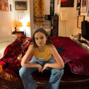 Emily Meade Instagram - I'm not a fan of the Lakers per se , but I am a fan of cosplaying as a 1970s teen heartthrob on the cover of Tiger Beat Magazine.