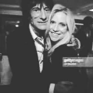 Emily Procter Instagram - When people ask about the neatest people I’ve come across Charlie Watts and Ron Wood always top the list. Kind, intelligent and outwardly interested Charlie was wonderful. Sadly He is not in this picture but he remains in my heart as one of the coolest cats around.
RIP CW