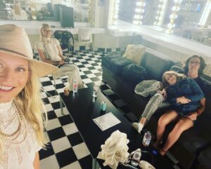 Emily Procter Instagram - #Happy back stage at the Greek . L😍VED the show @realaimeemann @paulie_be