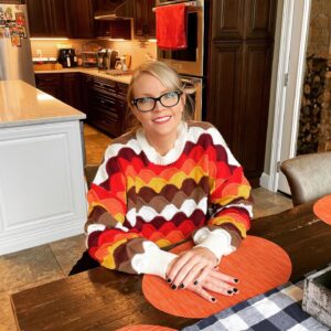 Actress Emily Tarver HD Instagram Photos and Wallpapers May 2023