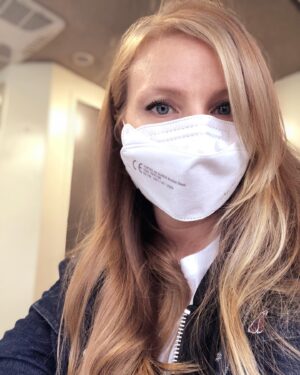 Emily Tarver Instagram - Found a new mask I love! It’s called the air queen breeze mask. I guess I just felt like telling y’all 😷