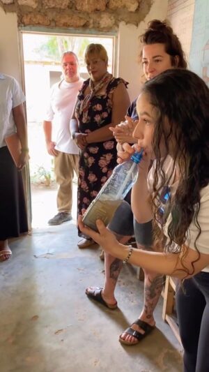 Emily Alexandra Guglielmo Instagram - 💦 The SupportingWater Straw allows you to have access to clean filtered water no matter where you are ! 

✅ Lasts for about a year and is great for :

• Rural areas that don’t have access to clean water sources 

• Camping & hiking 

• emergency use 

• mobile conveniency 

🛑 You will know when it’s done with usage thanks to its internal stoppage system 

@supportingwater 

#cleanwater #cleansip #magicstraw #supporting #supportingwater #makingachange #onesipatatime #hiking #camping #survival #ruralliving #waterequalslife #makeaworldofdifference