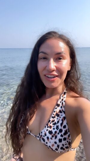 Emily Alexandra Guglielmo Instagram - 💄 @emilyalexandracosmetics 
🌊 Ocean Friendly 
🪸 Coral Teef Safe SPF in all the products 
🤝 Mission Behind the Makeup @supportingwater 

Join the movement today 

#movementwithpurpose #coralreefsafe
