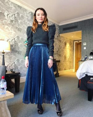 Emily Browning Instagram - American Gods European press tour DONE!*
Here, have some pictures.
.
.
.

Round One: Laaahndaan! 
Felt priddy cyute for the duration but I take no credit for it... It takes a village.

Big thanks to the London Village: @karlawelchstylist @marywilesmakeup @carlosferraz_ *K it was actually done like 3 days ago but I’m really slow with this insta business 😅