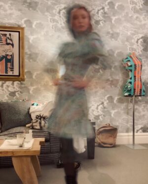 Emily Browning Instagram - American Gods European press tour DONE!*
Here, have some pictures.
.
.
.

Round One: Laaahndaan! 
Felt priddy cyute for the duration but I take no credit for it... It takes a village.

Big thanks to the London Village: @karlawelchstylist @marywilesmakeup @carlosferraz_ *K it was actually done like 3 days ago but I’m really slow with this insta business 😅