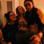 Emily Browning Instagram - Made a good as show with these absolute legends and the trailer drops tomorrow HOPE YOU LIKE SHENANIGANS #classof07