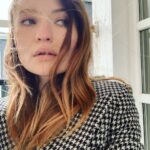 Emily Browning Instagram - Round Two: Me n all my mates in Paris... I think maybe I’m getting better at the earnest selfie/outfit picture thing... right? LOOK HOW SERIOUSLY I’M TAKING MYSELF PLEASE BE KIND TO ME! 💖💖💖 to the Paris Village: @karlawelchstylist @bobscott200 #sebastianlecorroller