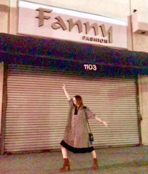 Emily Browning Instagram - doin real gud over ‘ere can’t complain n that nah nah nah yeh nah thurty’s garn’ gr8 gunz thx fr askin but 🐨👋