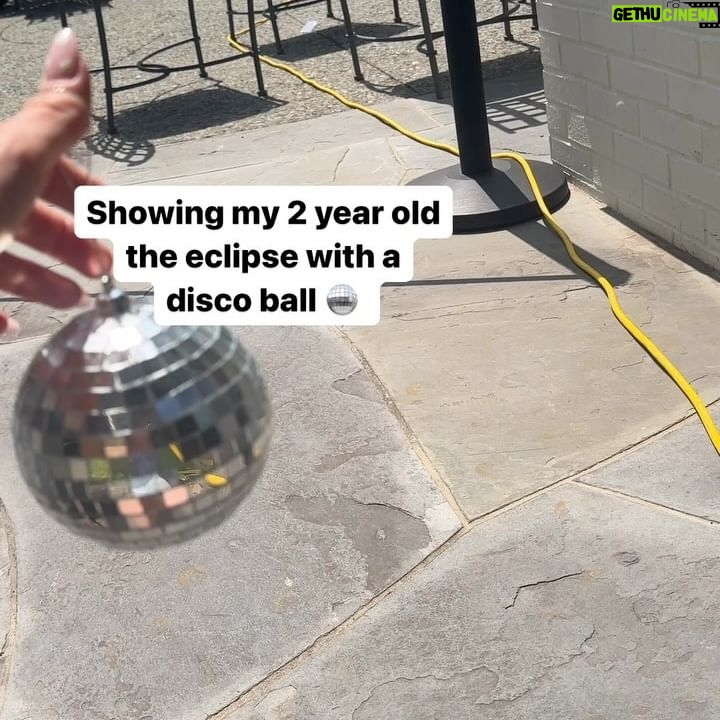 Emily Calandrelli Instagram - Who was able to use a colander or disco ball to see the eclipse?? 🙋🏻‍♀️🪩 If totality happened for you, did you scream or were you silent in awe?