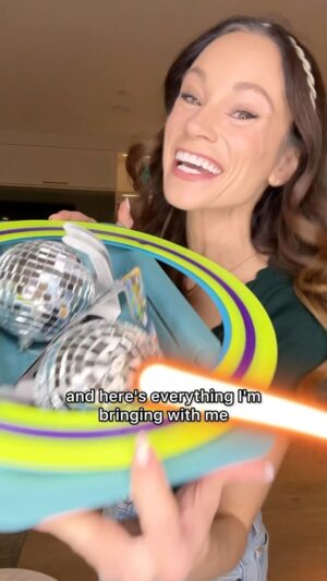 Emily Calandrelli Instagram - Comment EYEBALLS for links to safe/certified solar eclipse glasses and a map that shows you what you’ll see (and when you’ll see it!) 🌎🌑☀️

Solar eclipse checklist:
1) eclipse glasses
2) colander 
3) disco balls (idea from @sarahforwarkholden!!)
4) activities
5) a positive attitude in case we don’t see anything!!

Remember, a TOTAL solar eclipse won’t cross the US again until 2044!!!! So grab your glasses and keep your eyes to the skies!!! 😎
#solareclipse