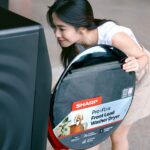 Emily Chan Instagram - 終於可以跟大家公佈 很開心成為 SHARP Plasmacluster 系列產品大使 ✨ 生活是一趟旅程，質感生活是我堅持前行的燃料。 日本生活美學注重細節，看似簡潔的生活用品都蘊藏著設計者的匠心。這也是我非常開心能和 @sharp.malaysia 合作的原因，每一件作品都融合日本哲學和現代科技，簡約而不簡單。 Plasmacluster自动除菌离子(PCI)技术，让使用的每個人深切感受到在日本一样的优质家居體驗。 常常提醒大家也提醒自己，就算再忙碌追求，要記得保有自己。SHARP 的 Purefit 空氣淨化器，不僅淨化空氣，也淨化心情， 被喜愛的事物包圍，生活才會充滿美好。每次回到家感受到清新的空氣，心情都會變得好起來☺️ 理想的生活是自己創造的。 用心生活，希望每天都擁有 好生活 好技術 好空氣 ✨ #SharpMalaysia #PlasmaclusterIon